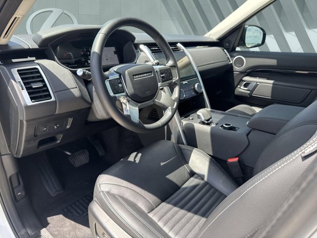 Used 2024 Land Rover Discovery S AWD/4WD image 10