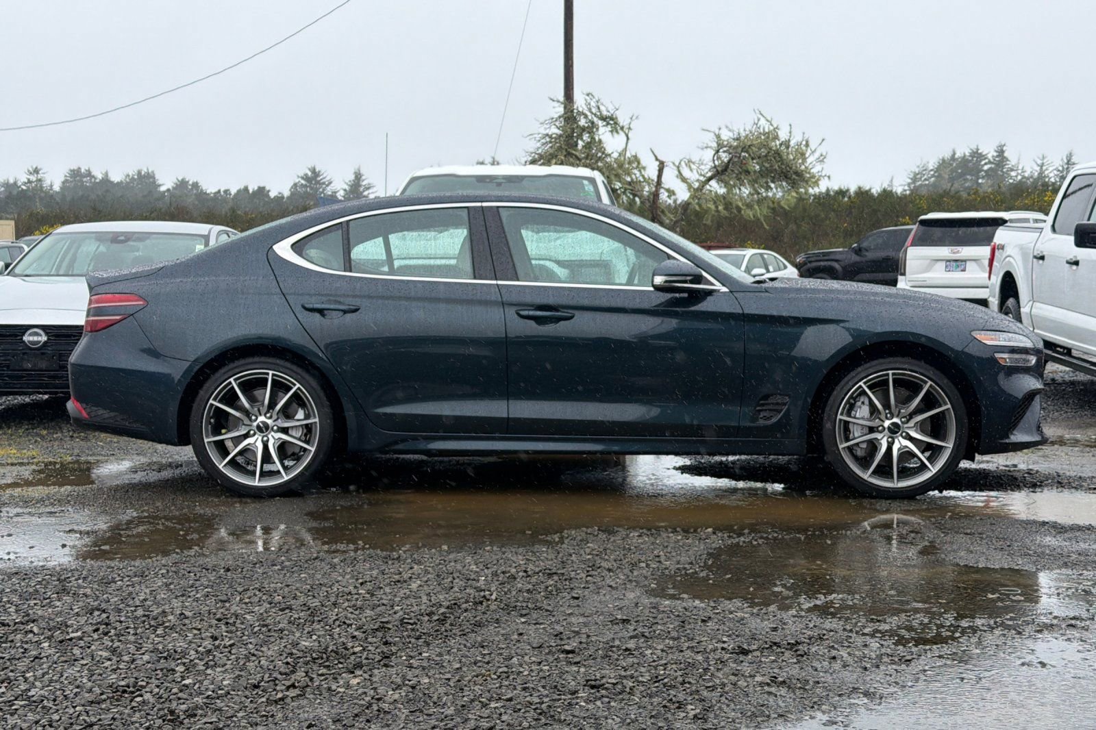 Used 2025 Genesis G70 2.5T image 3