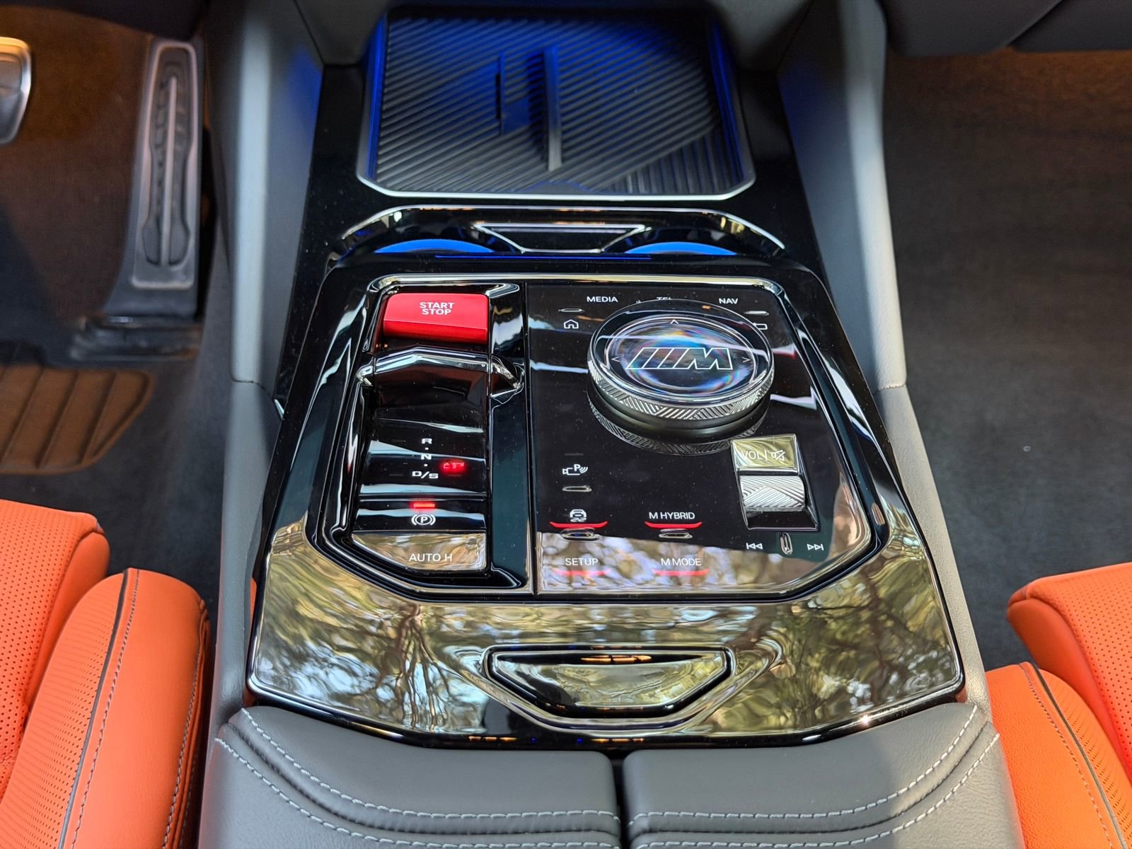 Used 2025 BMW M5 w/ Carbon Package image 21