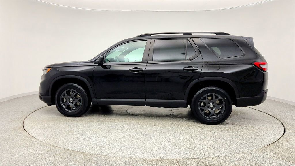 Used 2025 Honda Pilot TrailSport image 8