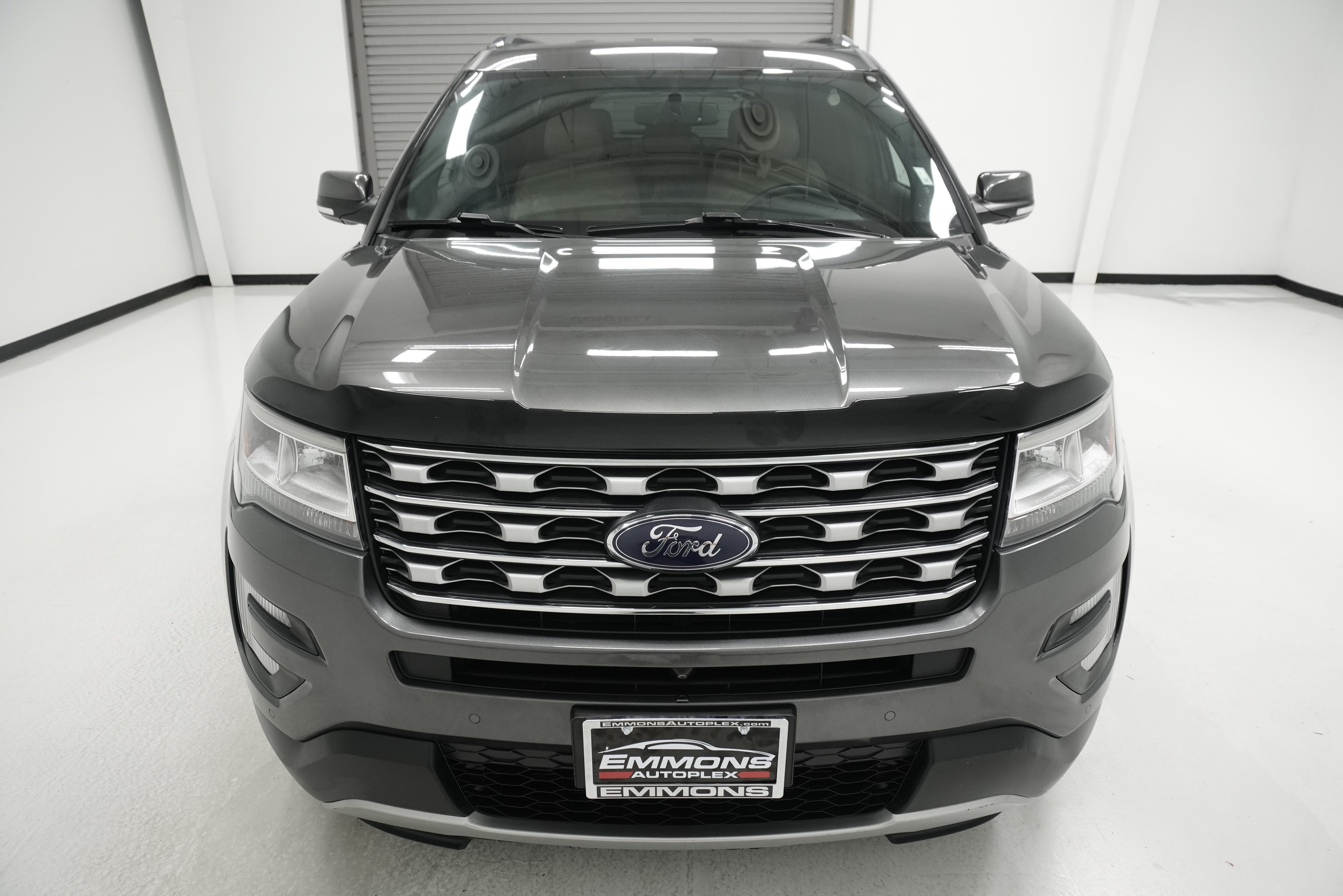 Used 2017 Ford Explorer Limited FWD image 2