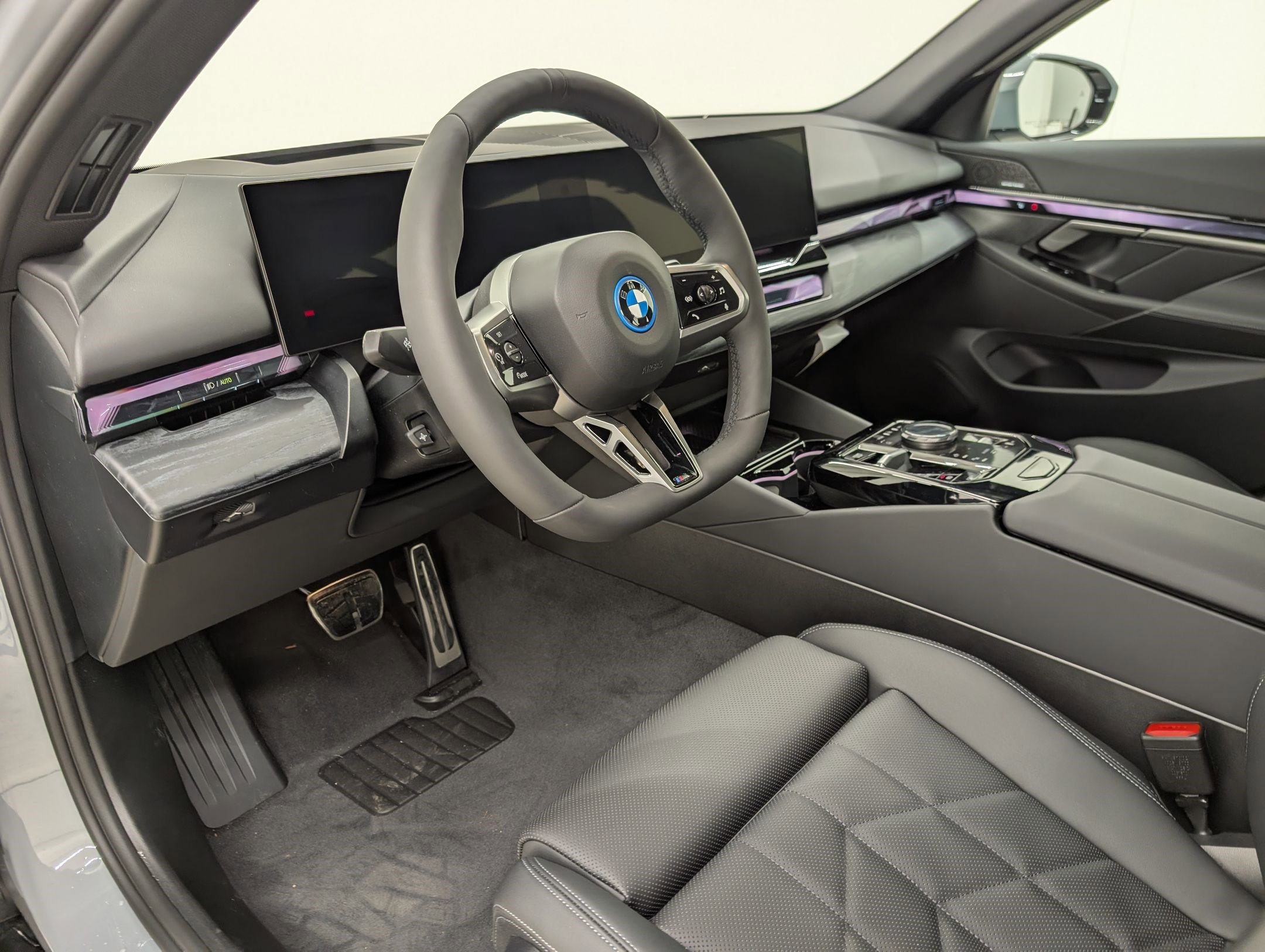 New 2026 BMW i5 eDrive40 w/ M Sport Package RWD image 4
