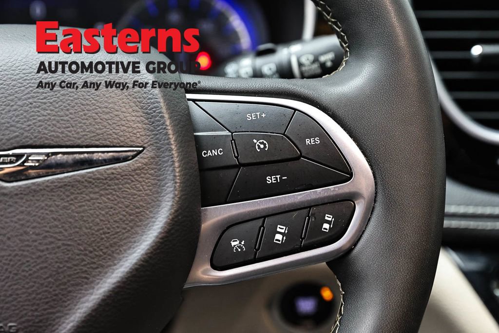 Used 2022 Chrysler Pacifica Limited FWD image 16