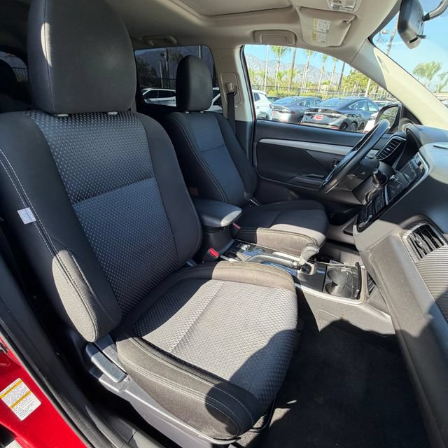 Used 2017 Mitsubishi Outlander SE FWD image 28