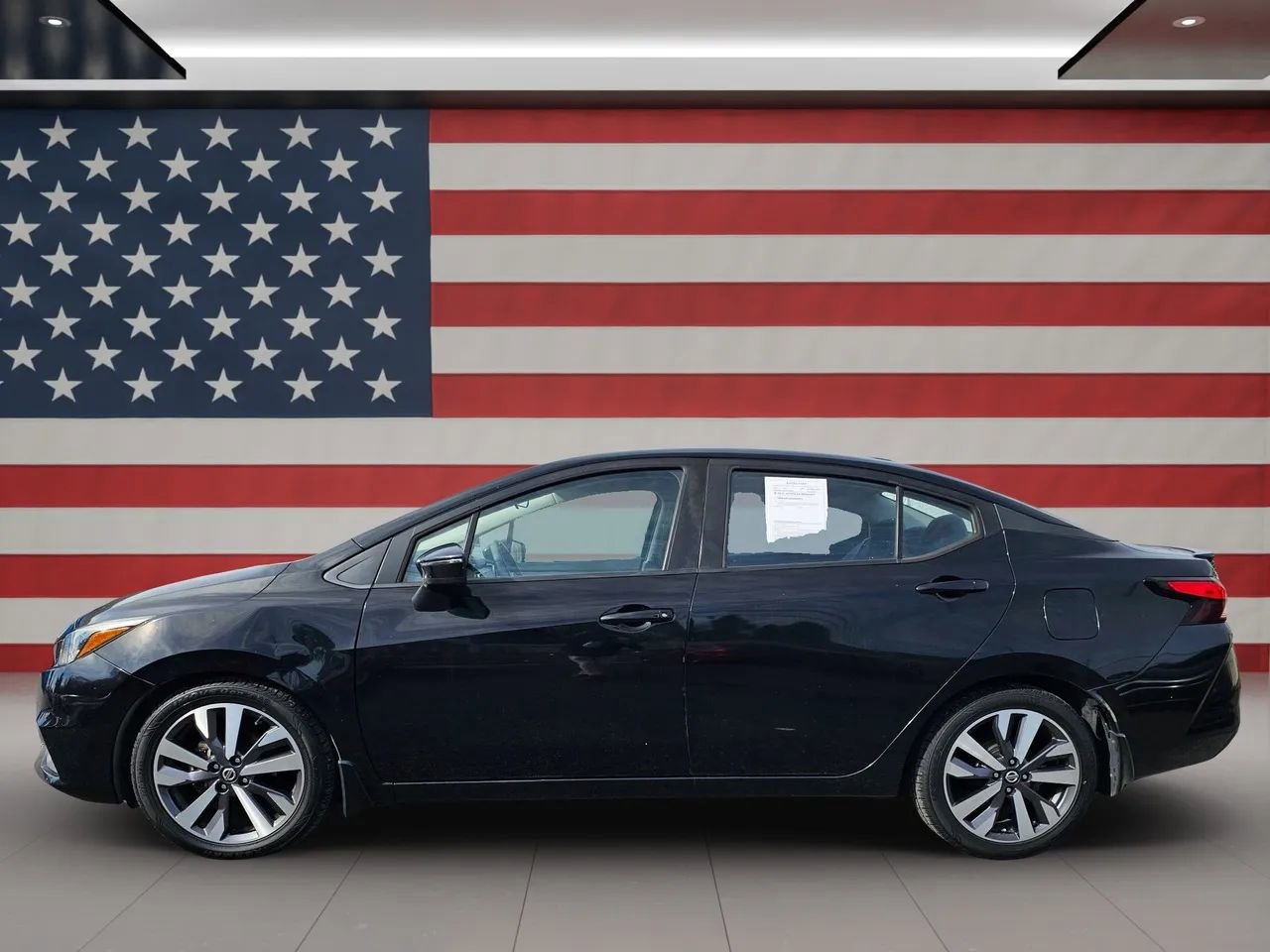 Used 2020 Nissan Versa SR image 4