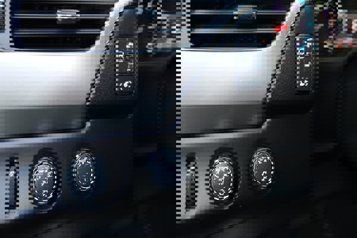 Used 2018 Chevrolet Suburban Premier image 27