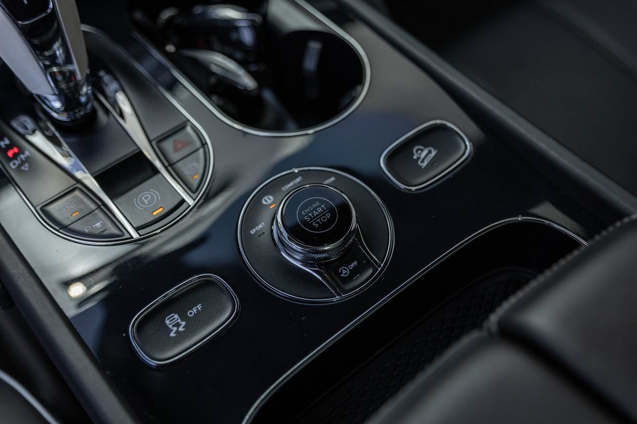 Certified 2023 Bentley Bentayga Extended Wheelbase AWD/4WD image 39
