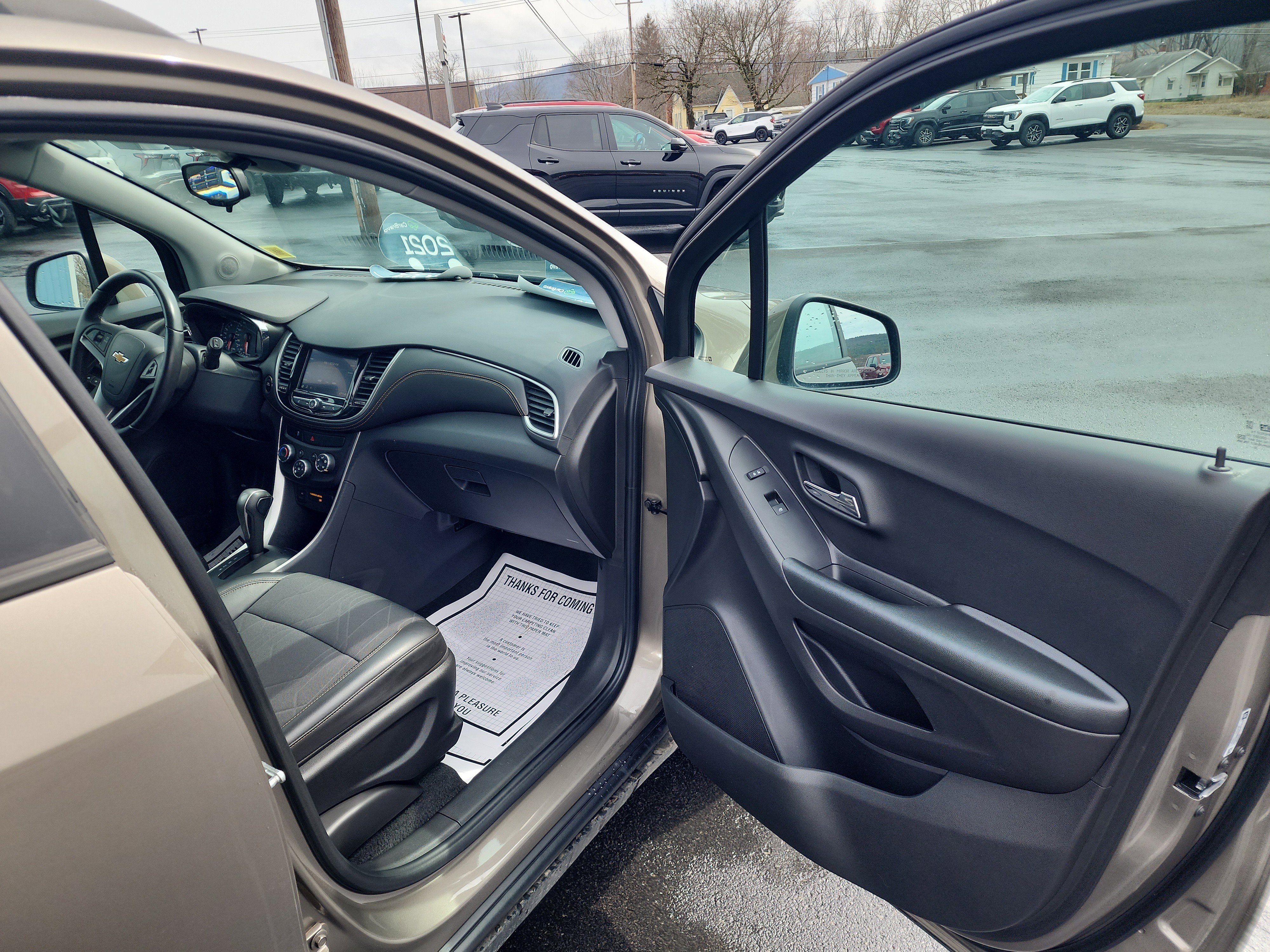 Used 2021 Chevrolet Trax LT w/ LT Convenience Package image 29