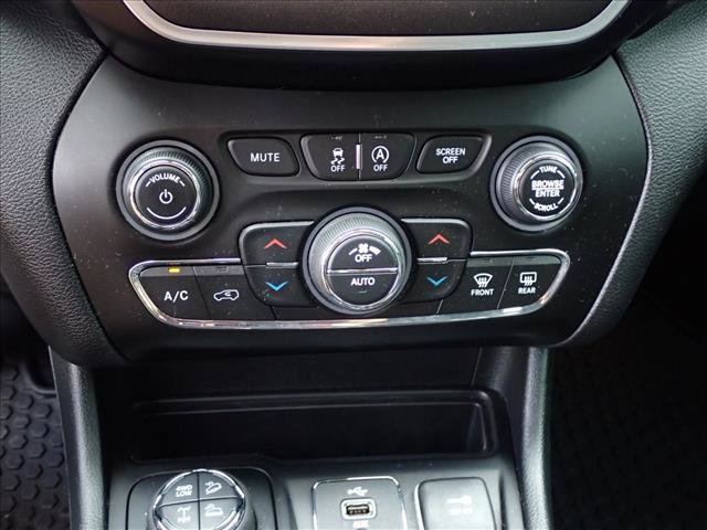Used 2019 Jeep Cherokee Trailhawk w/ Comfort/Convenience Group AWD/4WD image 20