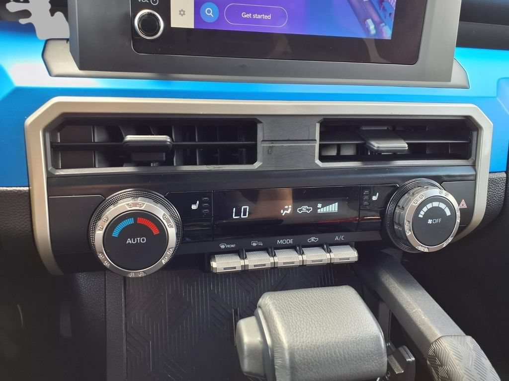 Used 2025 Toyota Tacoma TRD Off-Road AWD/4WD image 9