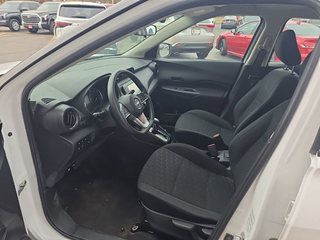 Used 2022 Nissan Kicks S image 12
