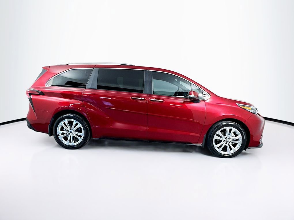 Used 2024 Toyota Sienna Platinum FWD image 11