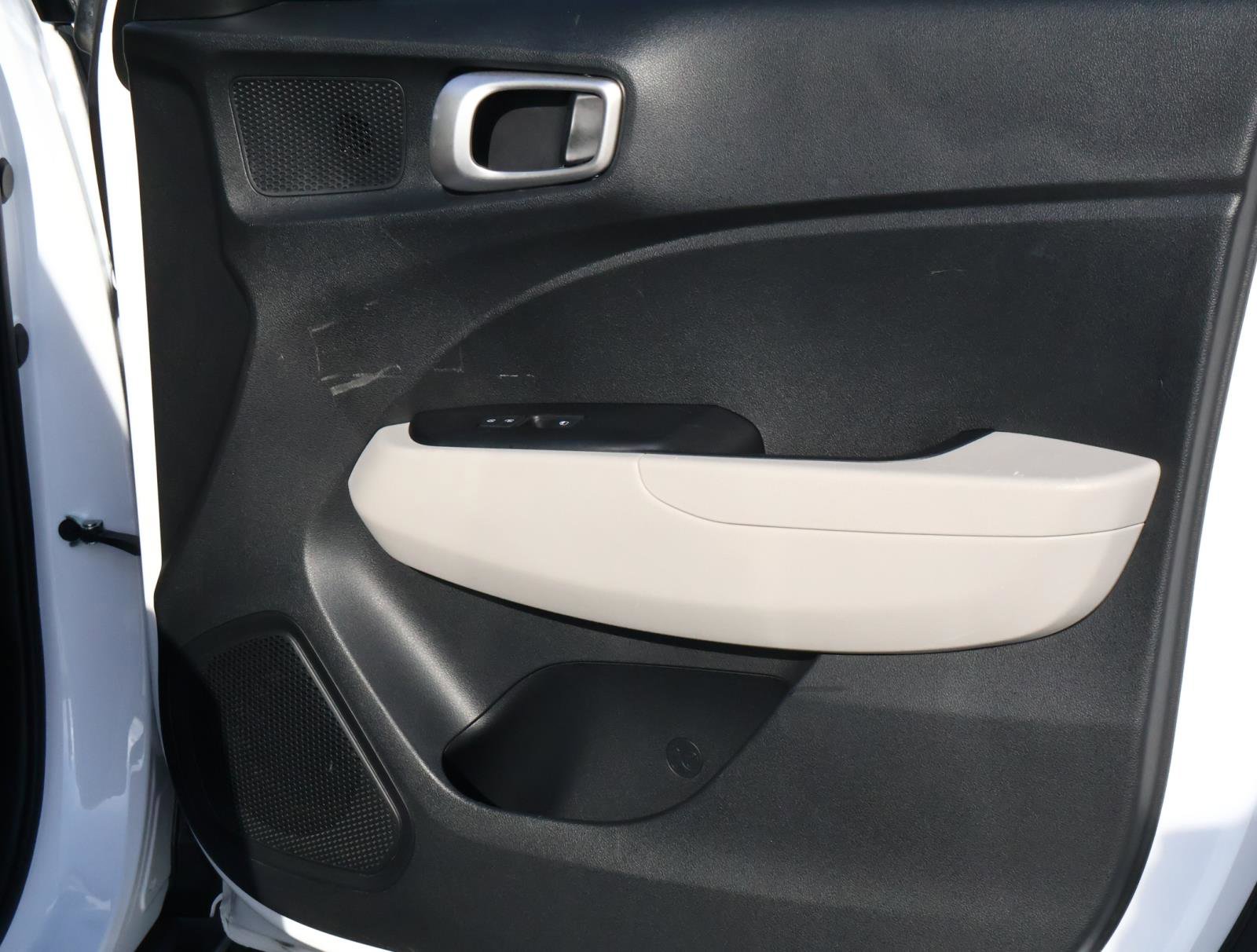 Used 2021 Hyundai Venue SEL w/ Premium Package image 16