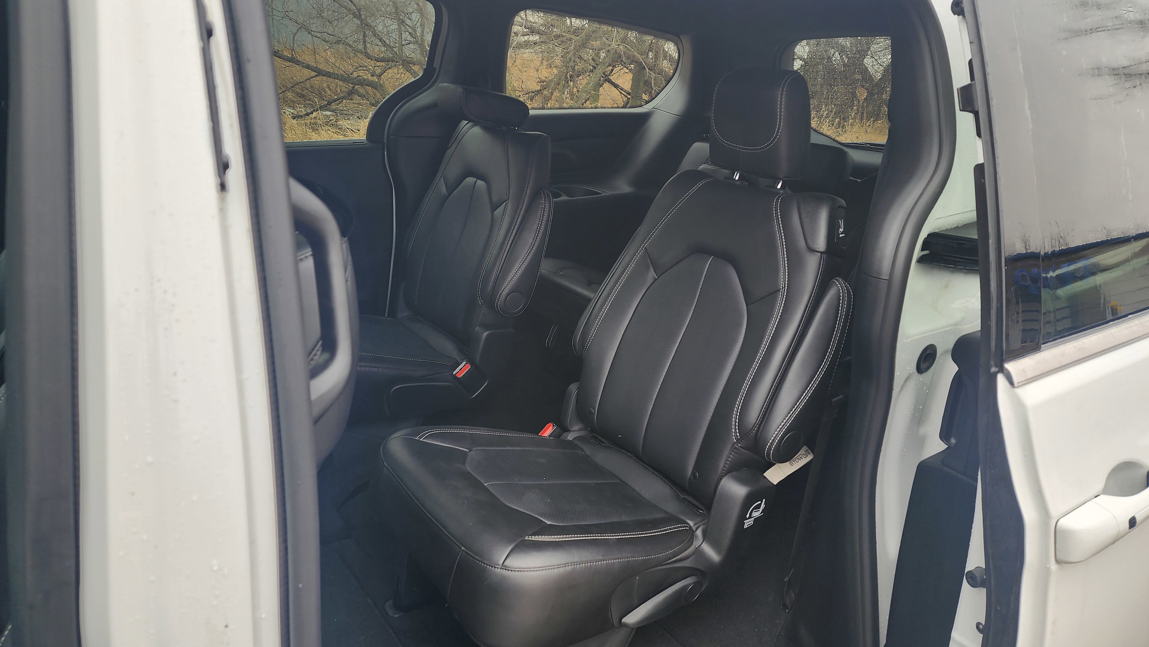 Used 2026 Chrysler Pacifica Select image 8