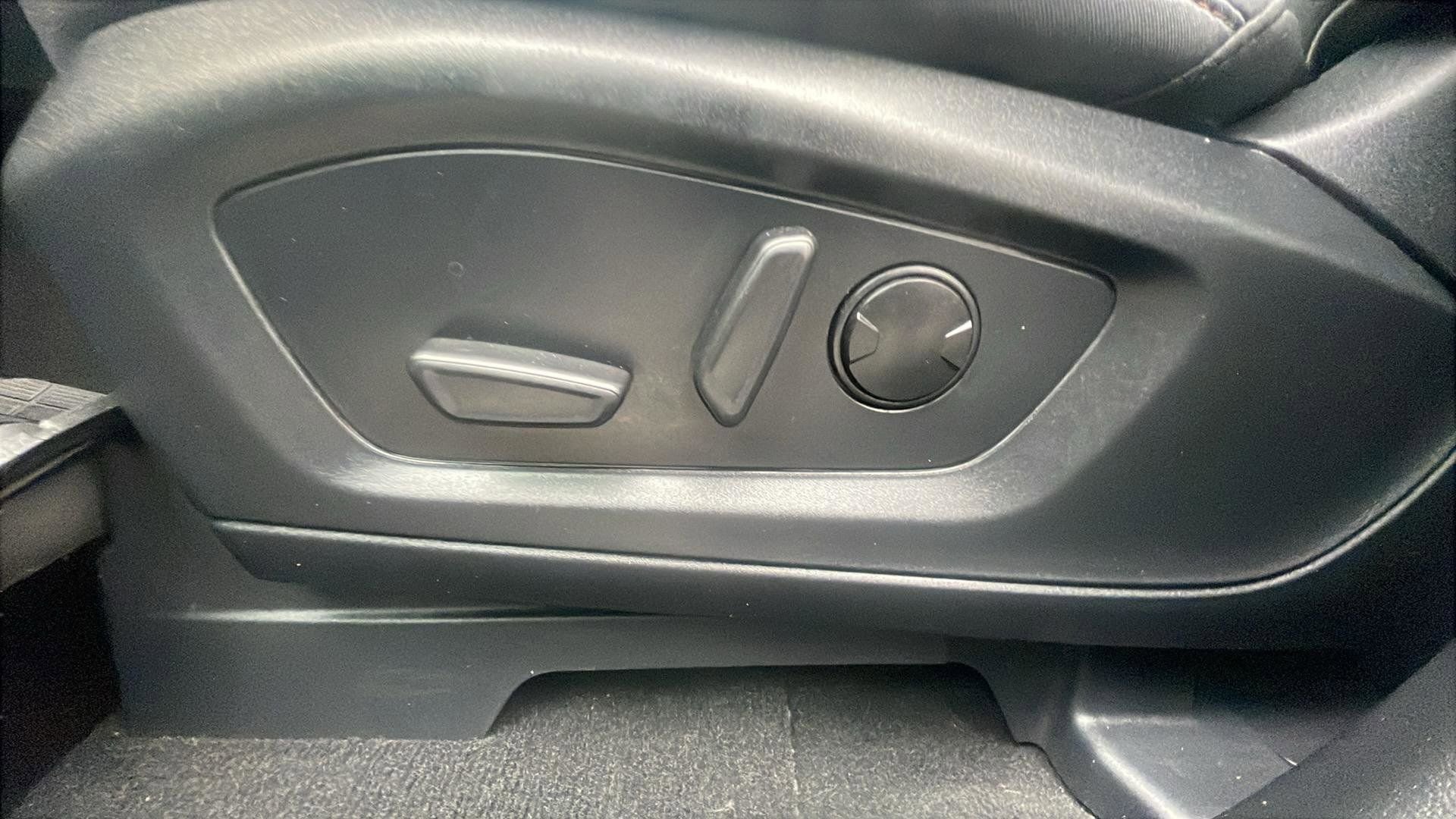 Certified 2025 Ford Explorer Active image 25