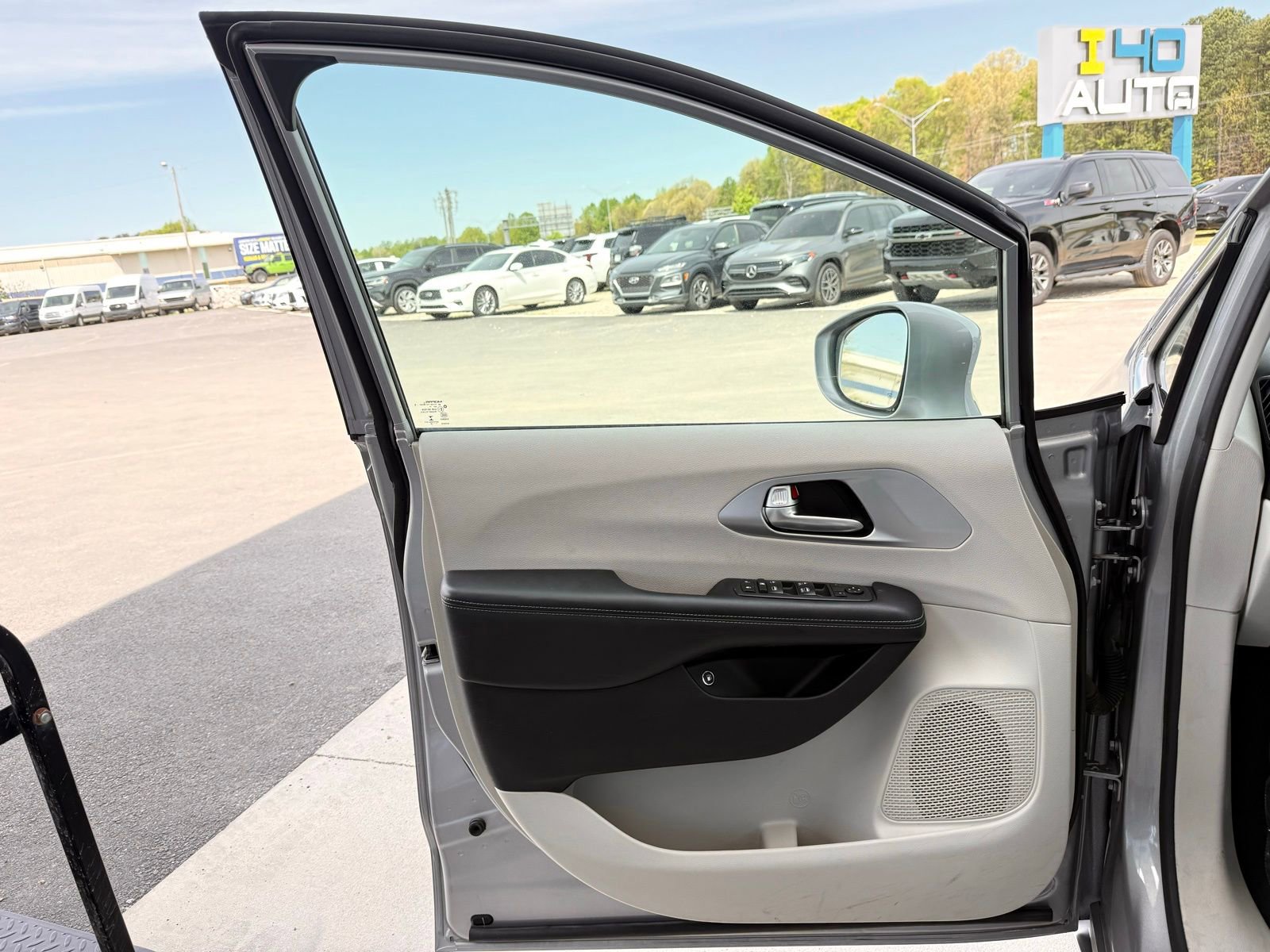 Used 2018 Chrysler Pacifica Touring Plus image 17