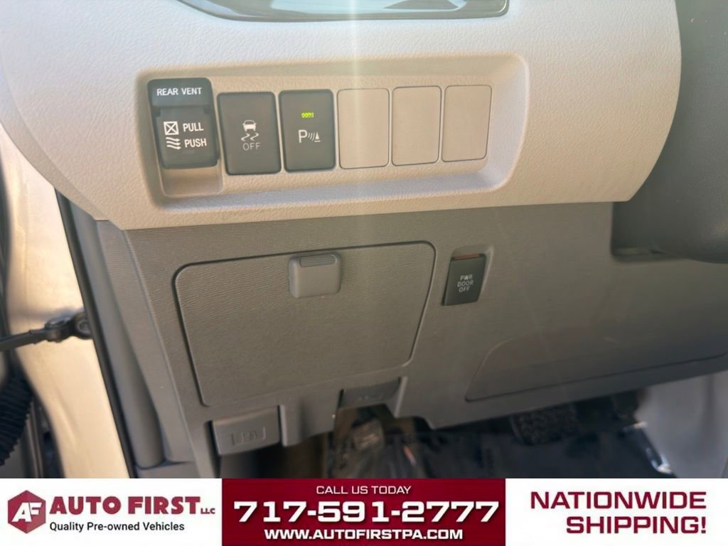 Used 2018 Toyota Sienna XLE w/ XLE Navigation Package FWD image 23