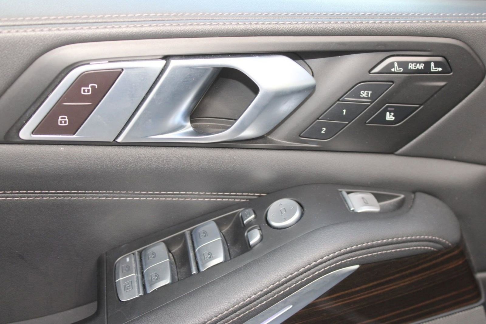 Used 2024 BMW X7 xDrive40i image 12