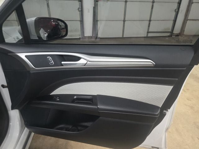 Certified 2019 Ford Fusion SE w/ Equipment Group 151A AWD/4WD image 4