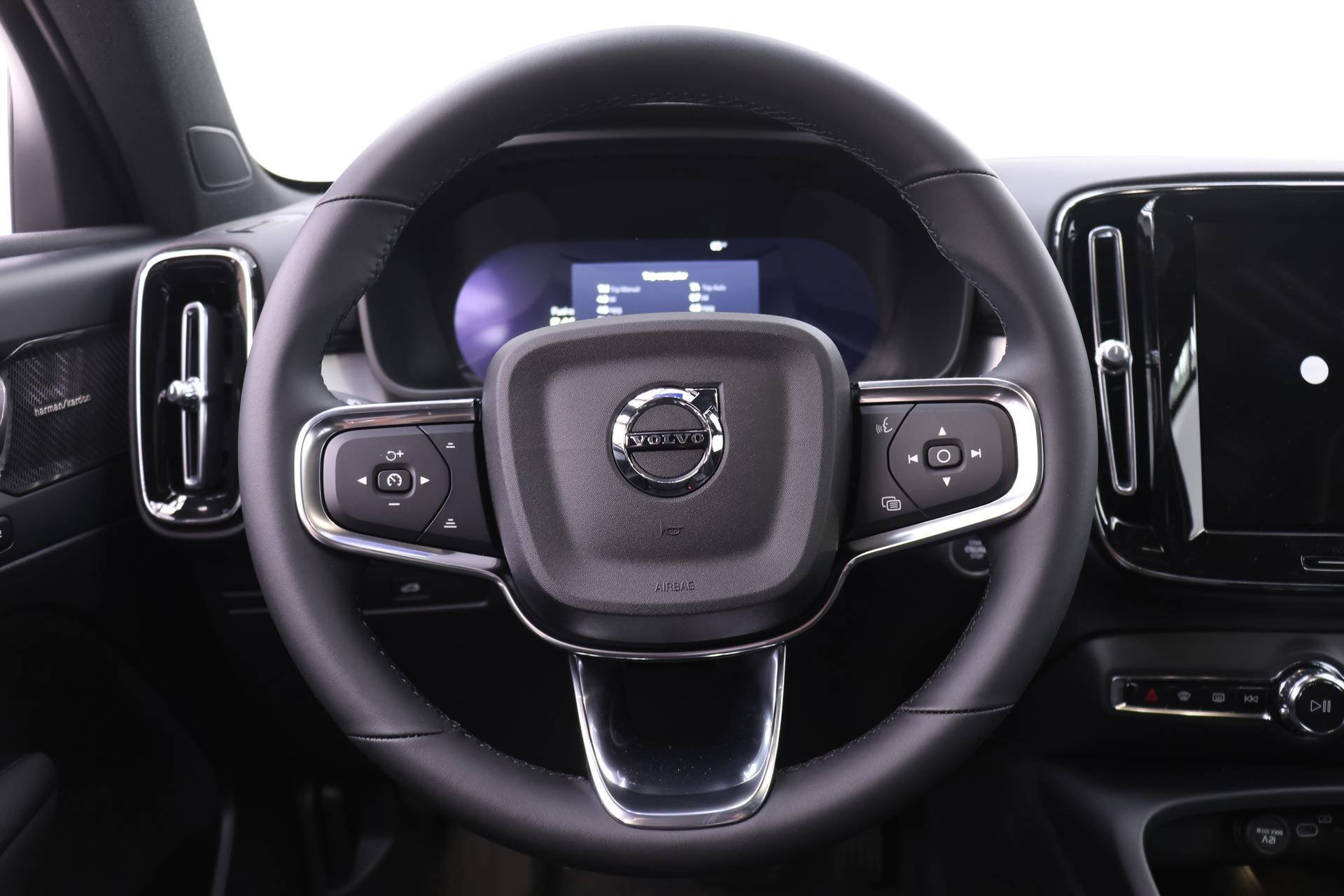 New 2026 Volvo XC40 B5 Ultra w/ Protection Package Premier AWD/4WD image 16