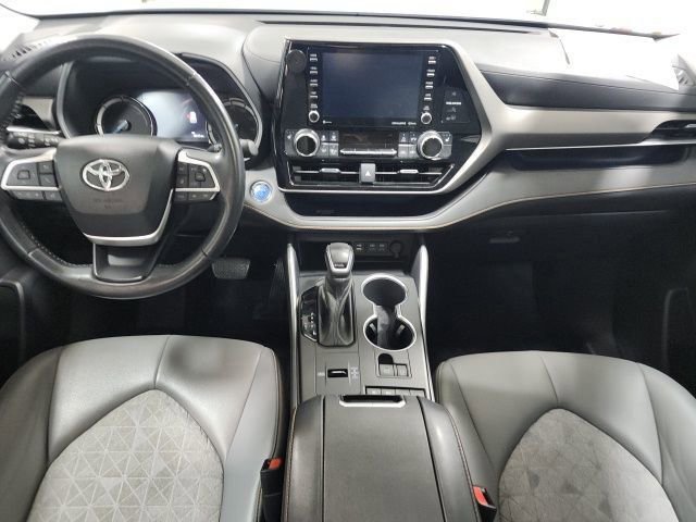 Used 2022 Toyota Highlander Bronze Edition image 2