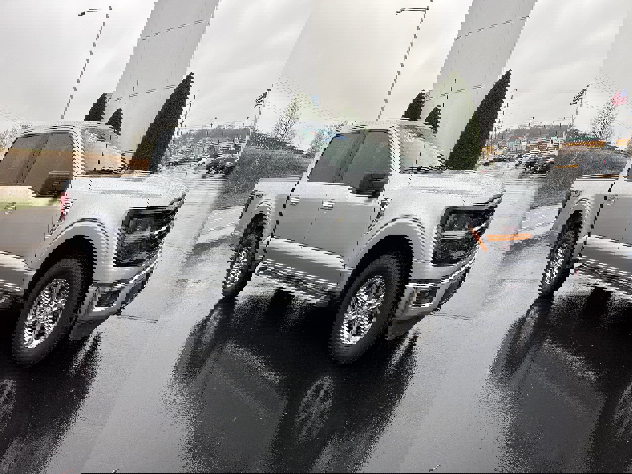 Used 2025 Ford F150 XLT w/ Equipment Group 301A Standard image 2