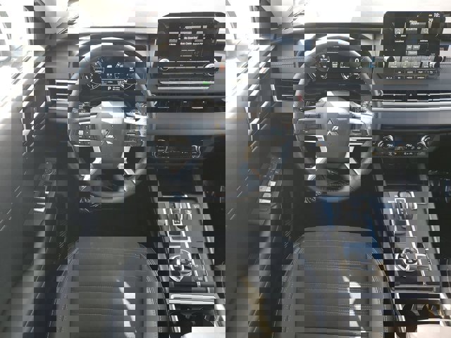 Used 2024 Mitsubishi Outlander SE image 8