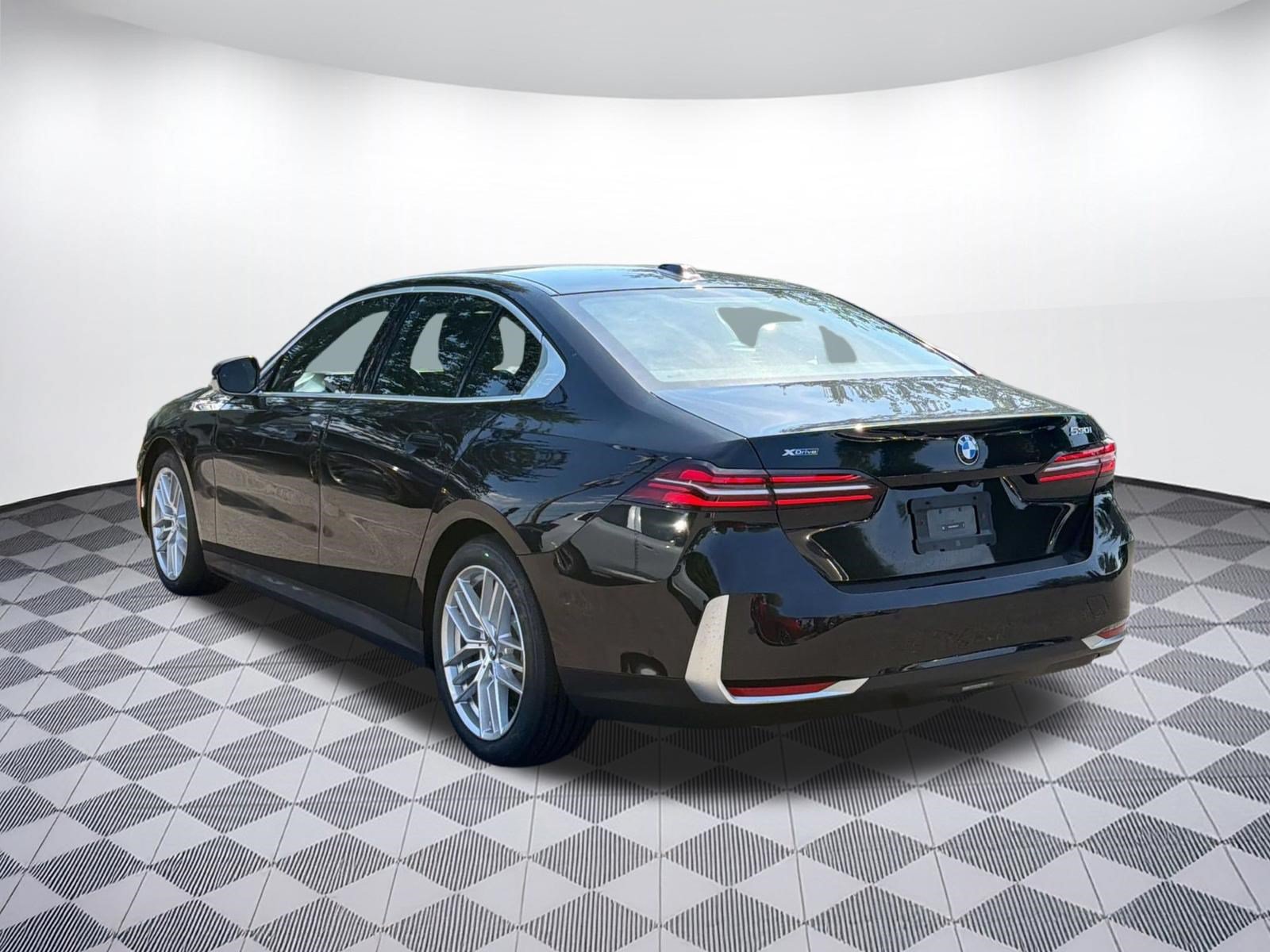 Used 2024 BMW 530i xDrive w/ Premium Package AWD/4WD image 3