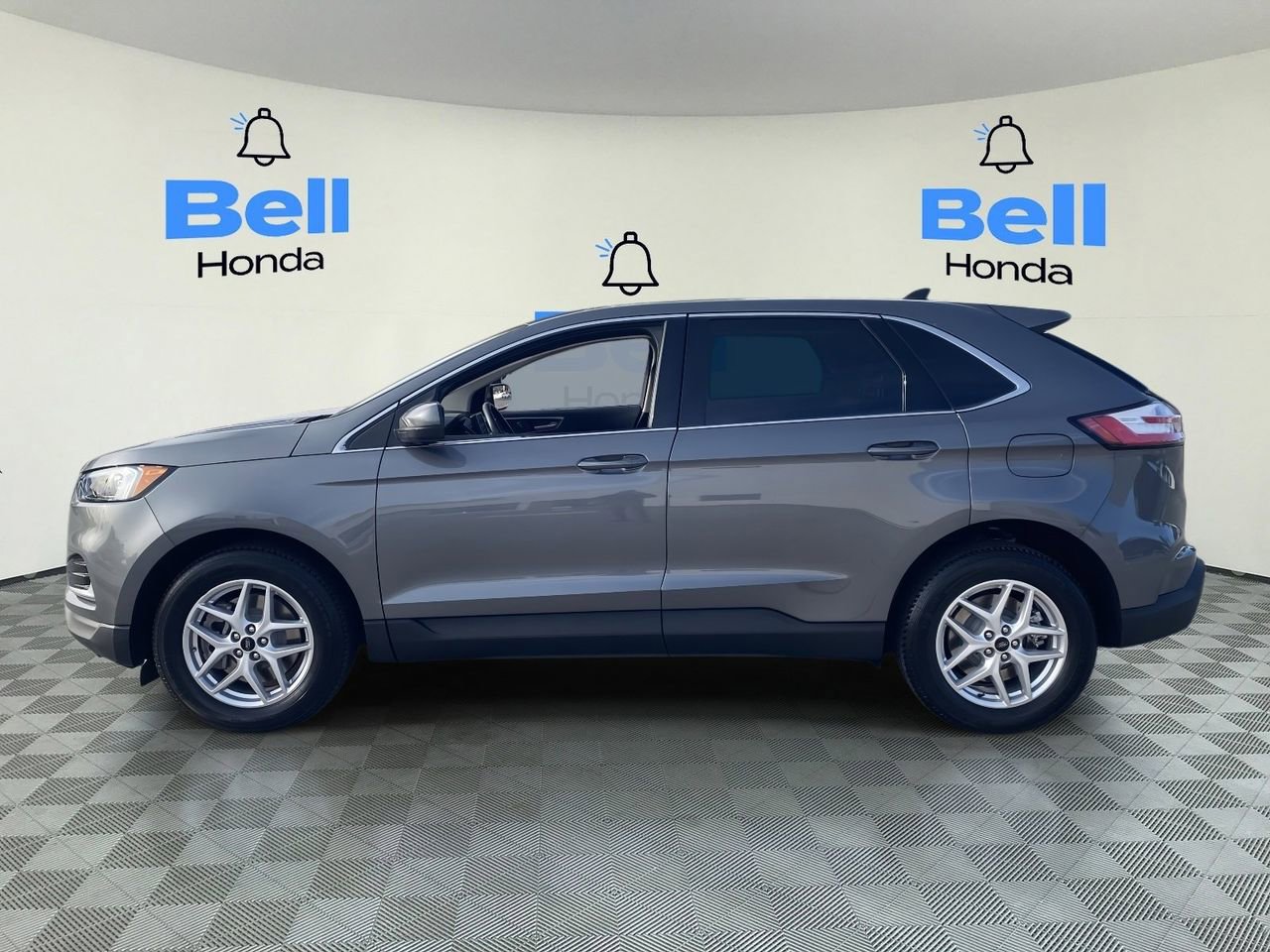 Used 2024 Ford Edge SEL image 2