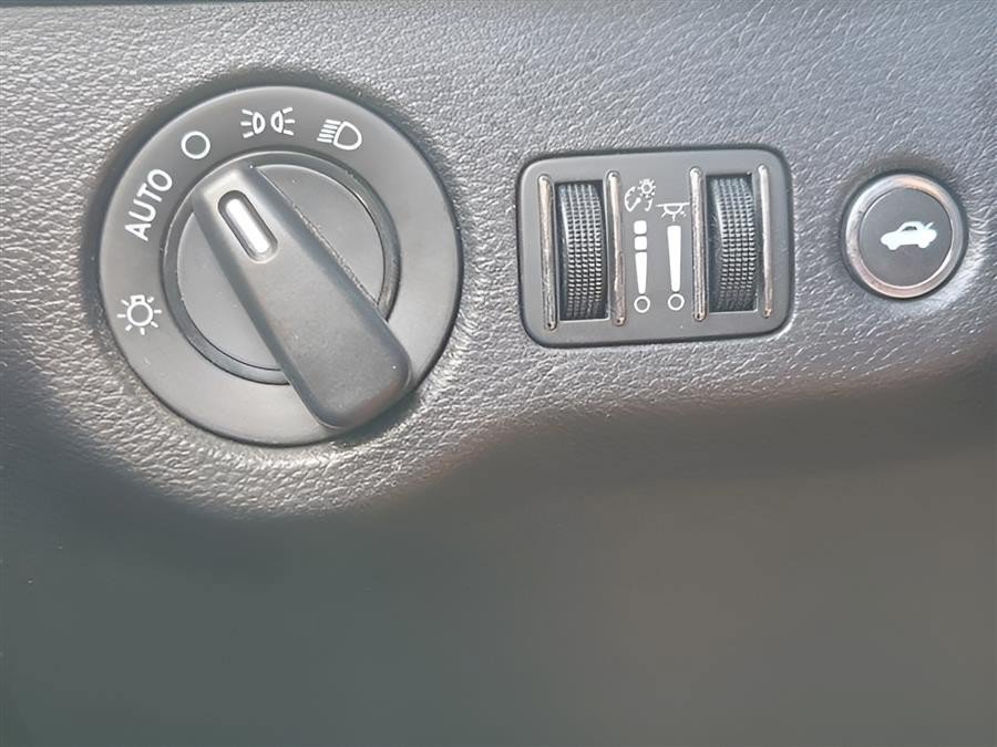 Used 2019 Dodge Challenger SXT AWD/4WD image 18