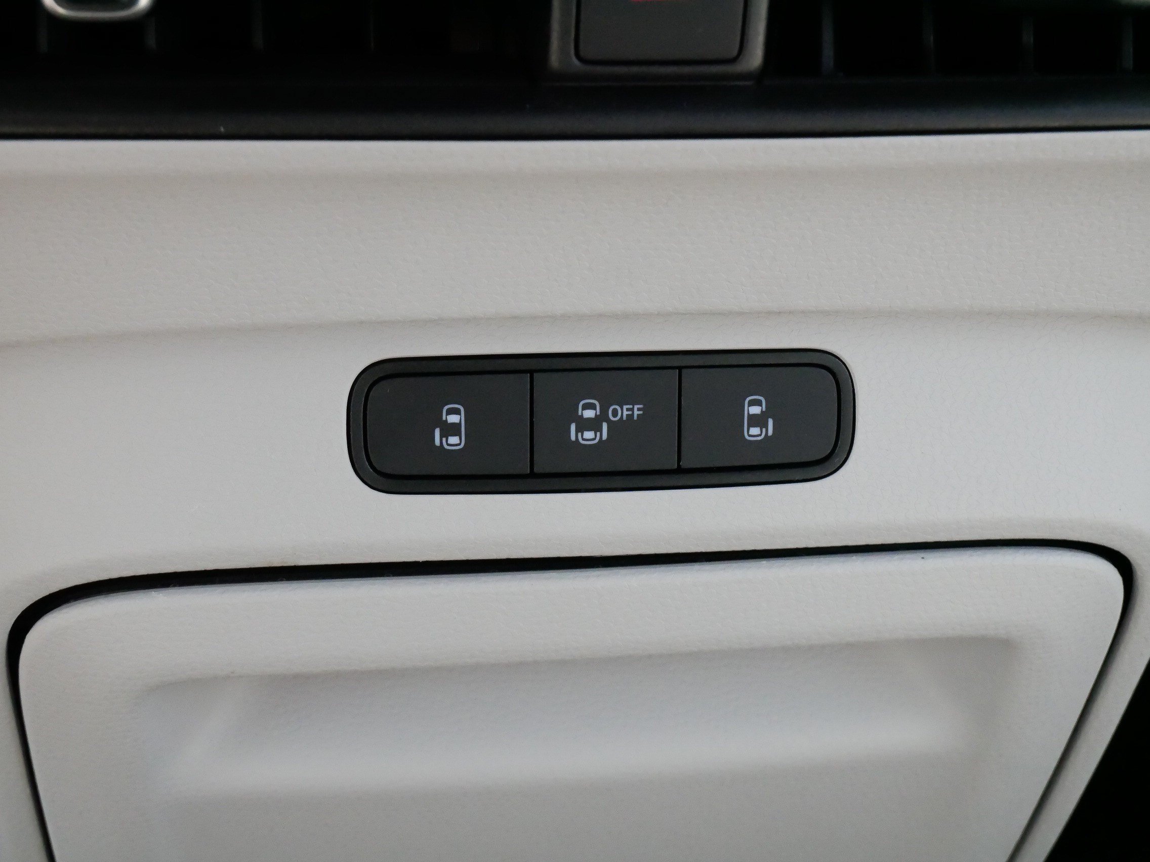 Certified 2025 Volkswagen ID. Buzz Pro S Plus RWD image 31