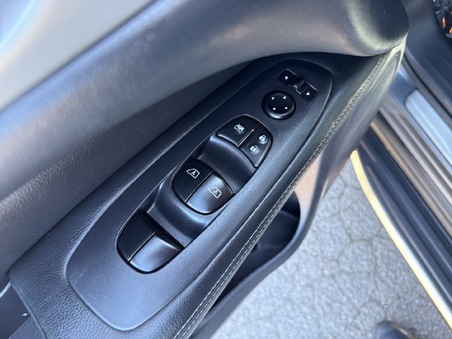 Used 2017 Nissan Pathfinder Platinum w/ Family Entertainment Package AWD/4WD image 11
