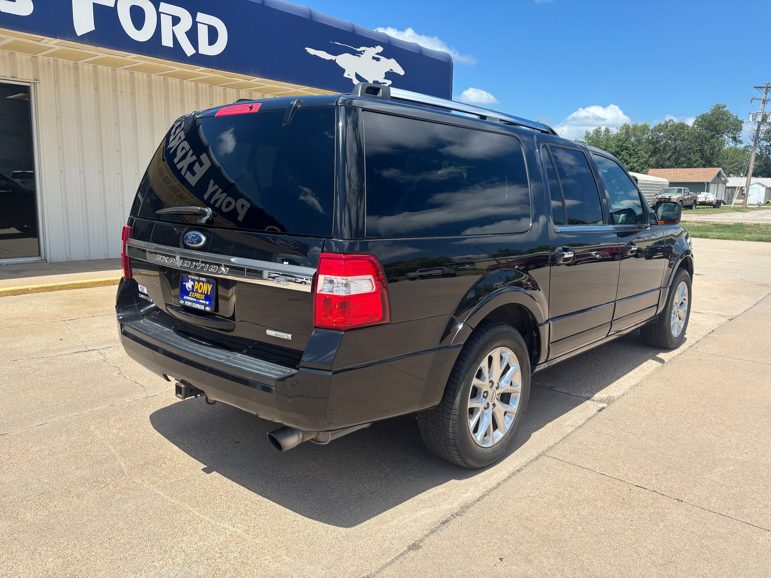 Used 2015 Ford Expedition EL Limited w/ Equipment Group 301A AWD/4WD image 3