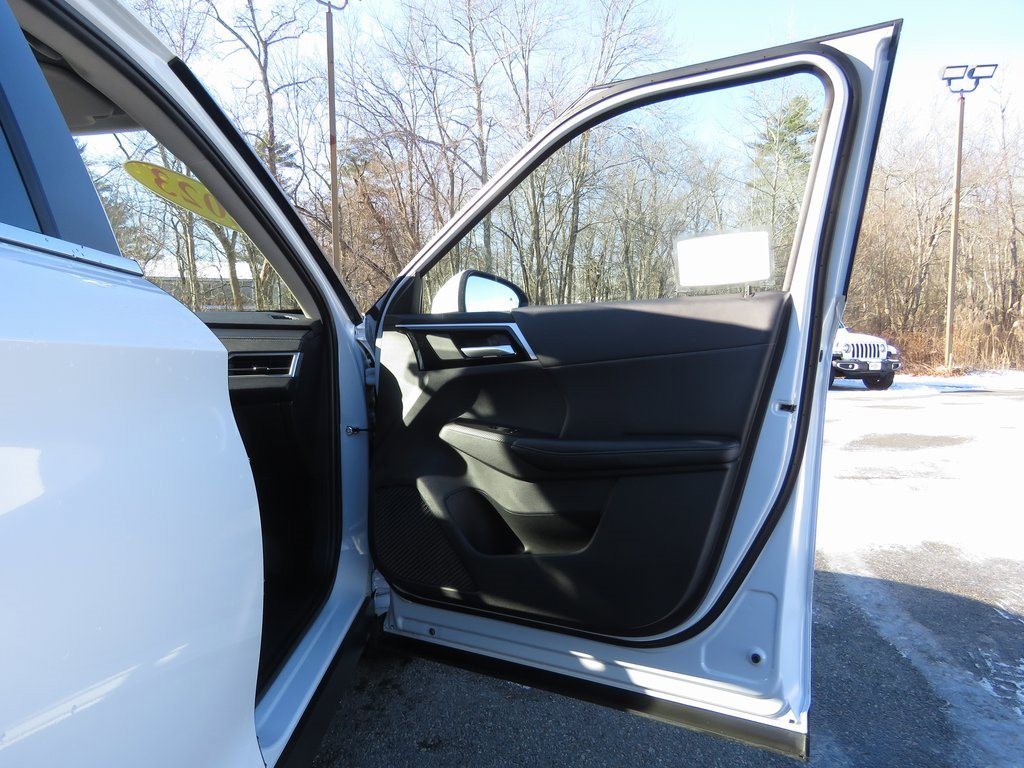 Used 2023 Mitsubishi Outlander SE image 12