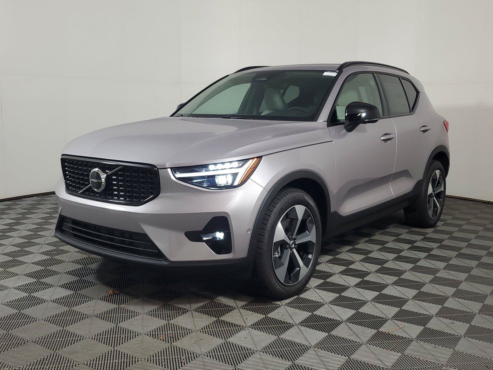New 2026 Volvo XC40 B5 Plus w/ Protection Package Premier AWD/4WD image 3