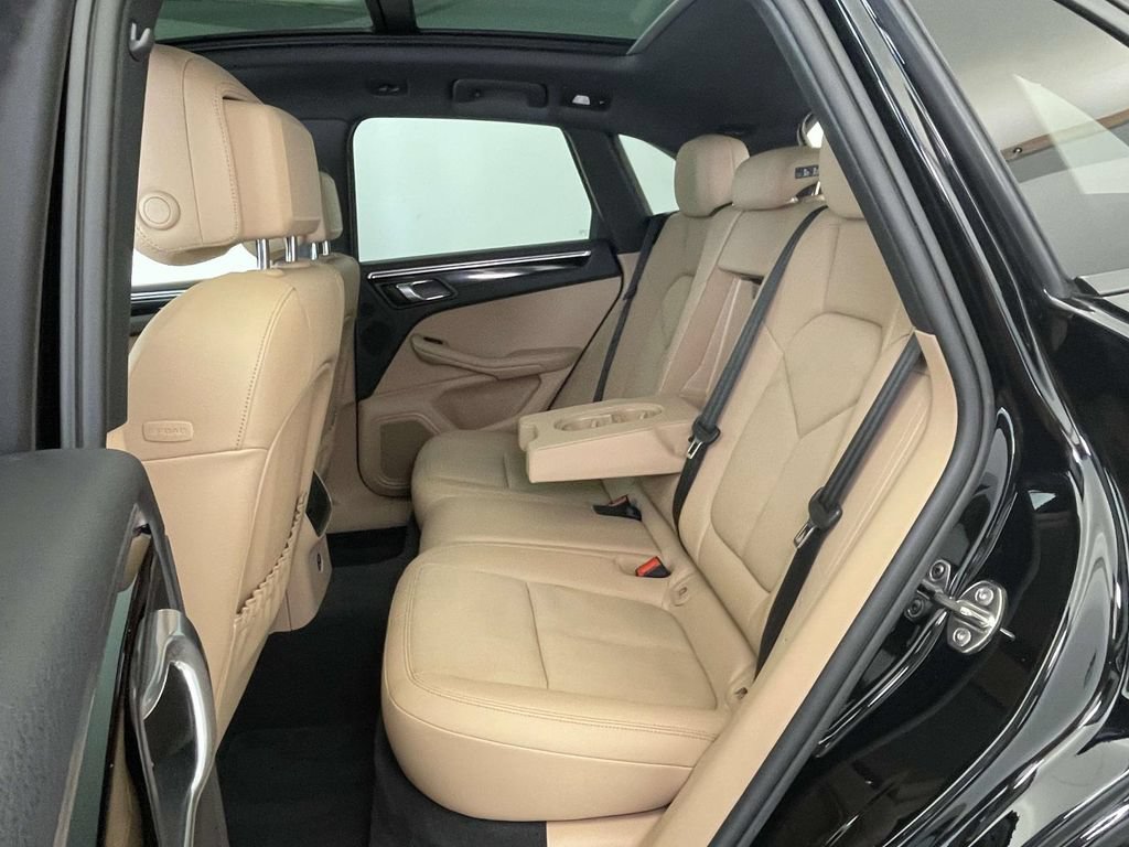 Certified 2023 Porsche Macan AWD/4WD image 19