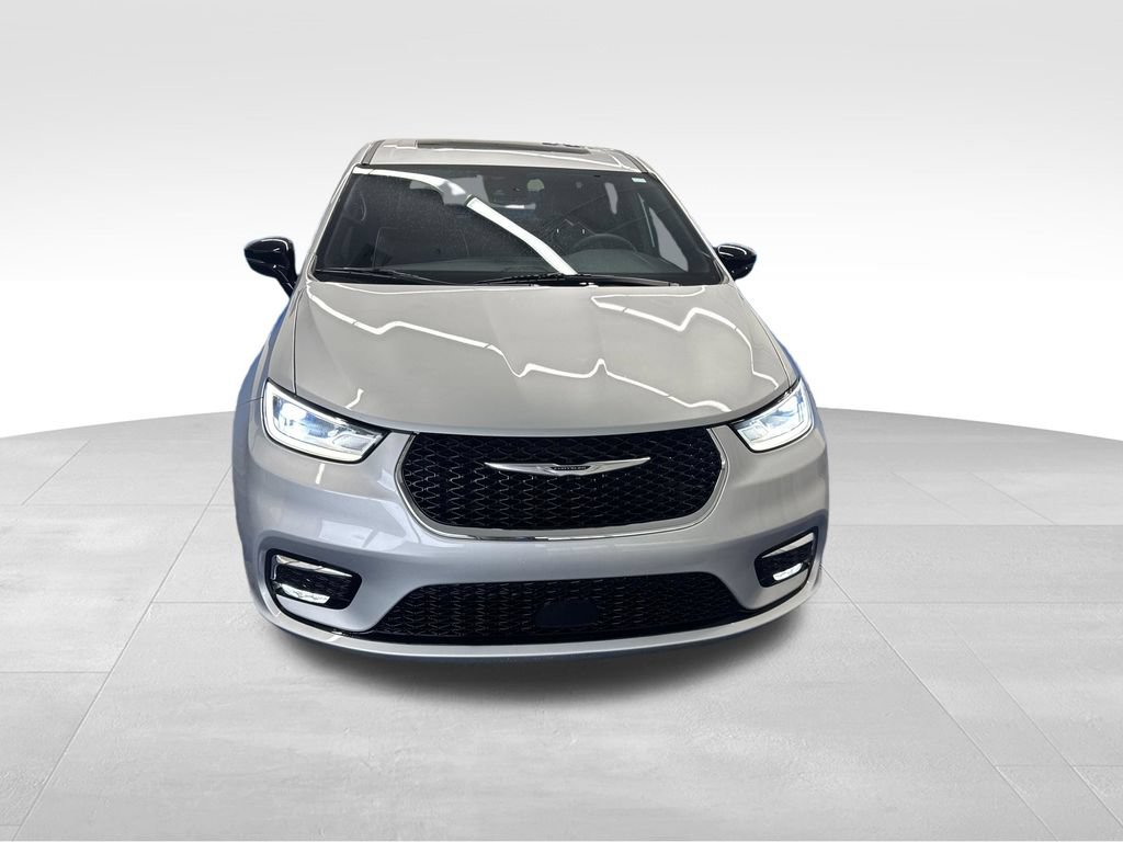 Used 2026 Chrysler Pacifica Limited FWD image 10