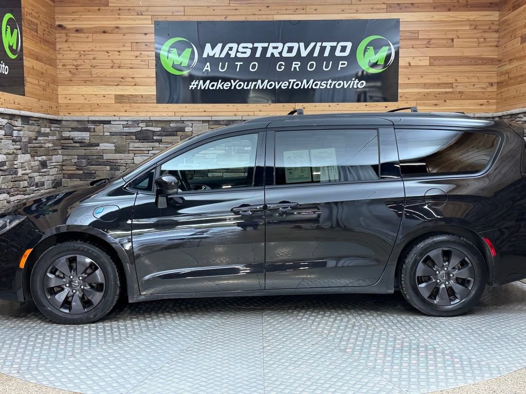 Used 2020 Chrysler Pacifica Touring-L w/ S Appearance Package FWD image 7
