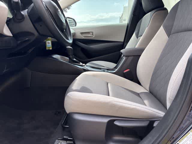 Used 2025 Toyota Corolla LE FWD image 18