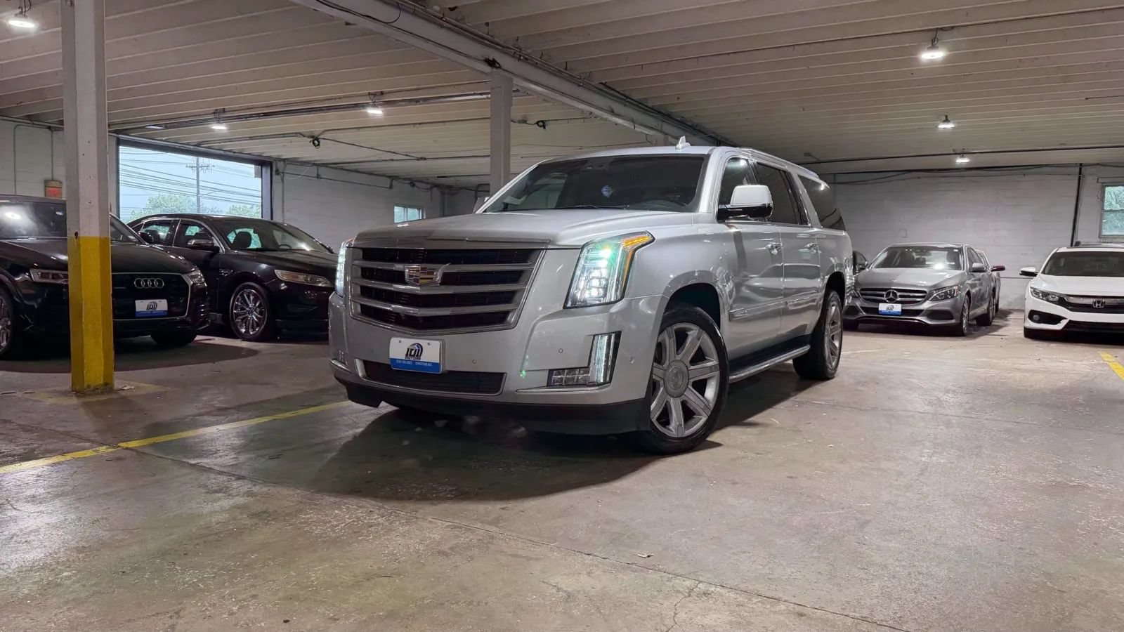 Used 2017 Cadillac Escalade ESV Luxury AWD/4WD image 1
