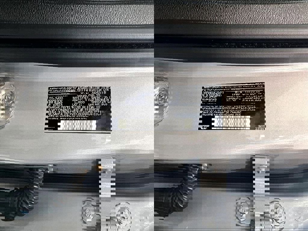 Used 2025 Volvo XC40 B5 Plus image 28