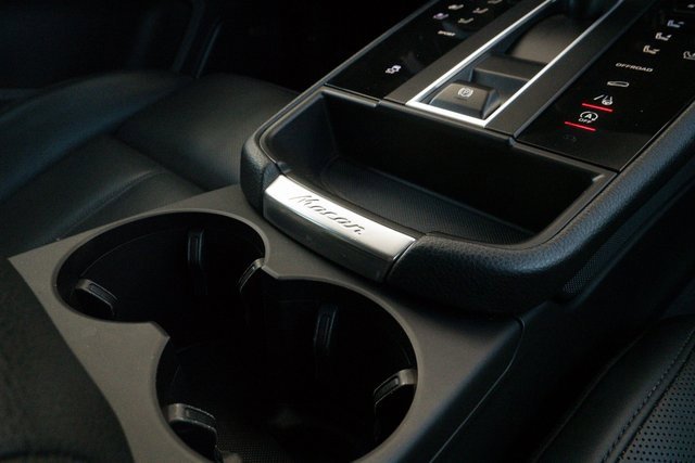 Used 2022 Porsche Macan w/ Premium Package Plus image 23