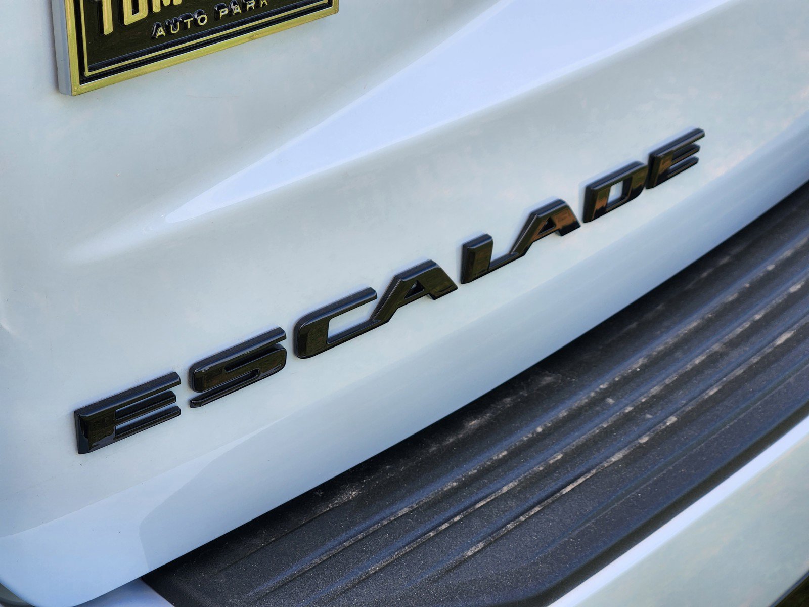 New 2026 Cadillac Escalade ESV Platinum Sport w/ LPO, ONYX Package image 7