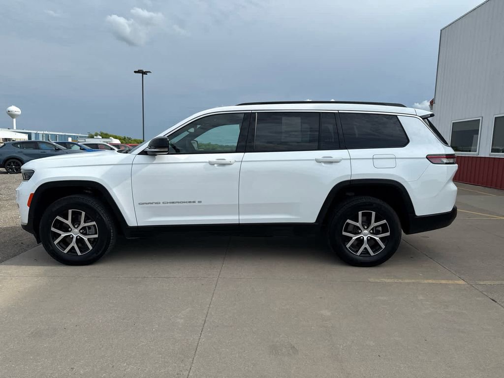Used 2024 Jeep Grand Cherokee L Limited image 8