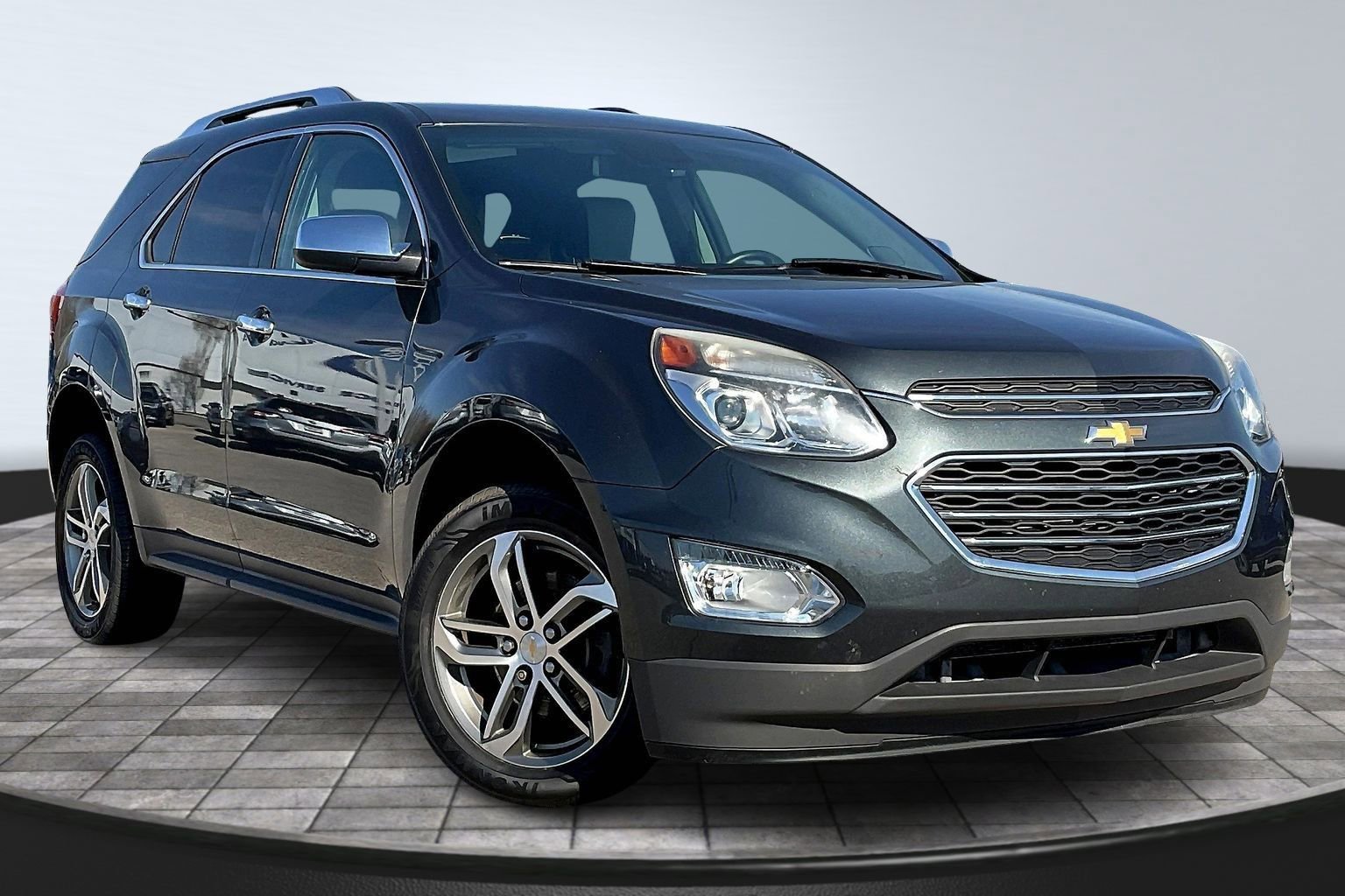 Used 2017 Chevrolet Equinox Premier w/ Enhanced Convenience Package FWD image 10
