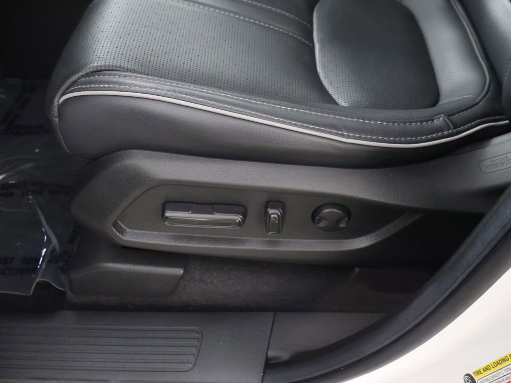 Used 2025 Honda Pilot Elite image 36