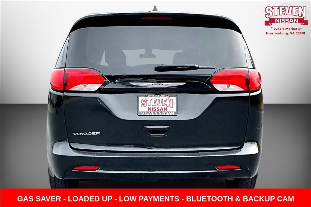 Used 2022 Chrysler Voyager LX image 5