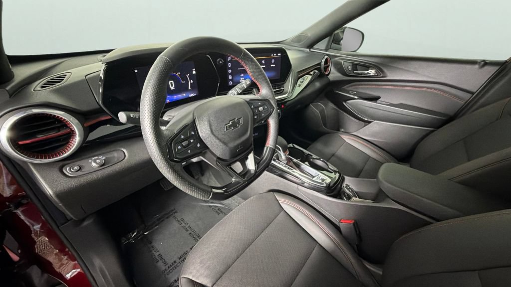 Certified 2024 Chevrolet Trax RS w/ Sunroof Package FWD image 18