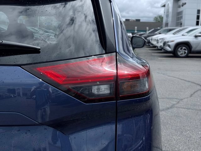 Used 2023 Nissan Rogue SV AWD/4WD image 8
