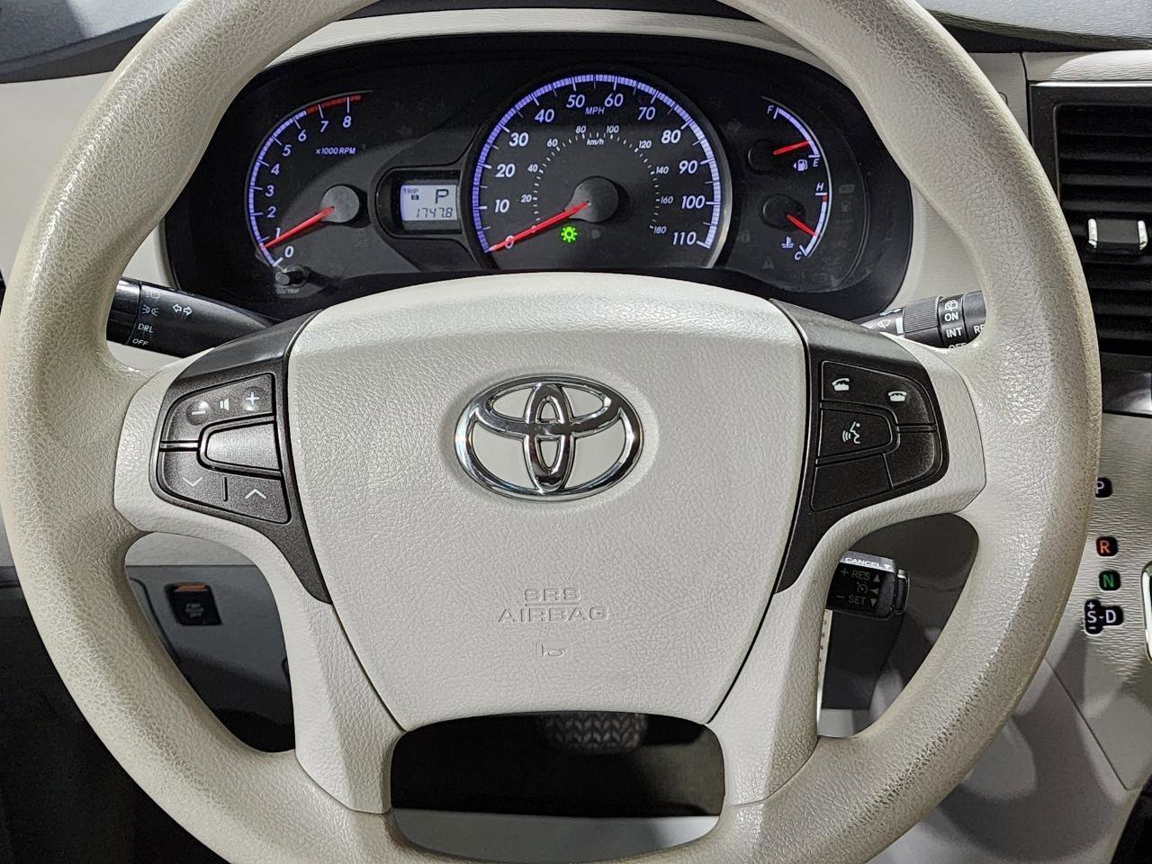 Used 2014 Toyota Sienna LE FWD image 12
